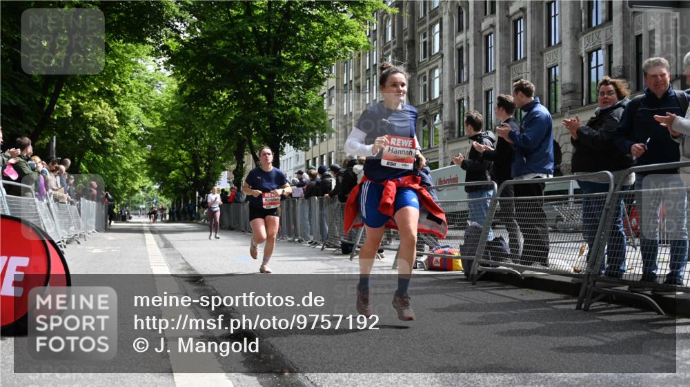 14.06.2026 - REWE Women's Run J. Mangold http://msf.ph/oto/9757192 14.06.2026 10:54:54 Ziel 5649, 5718, 5837 meine-sportfotos.de