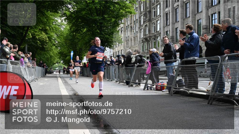14.06.2026 - REWE Women's Run J. Mangold http://msf.ph/oto/9757210 14.06.2026 10:55:13 Ziel 5308, 5695, 5702 meine-sportfotos.de