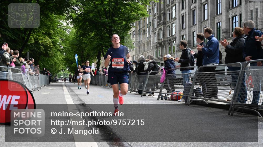 14.06.2026 - REWE Women's Run J. Mangold http://msf.ph/oto/9757215 14.06.2026 10:55:13 Ziel 5308, 5695, 5702 meine-sportfotos.de