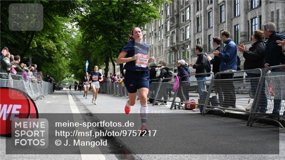 14.06.2026 - REWE Women's Run J. Mangold http://msf.ph/oto/9757217 14.06.2026 10:55:13 Ziel 5308, 5695, 5702 meine-sportfotos.de