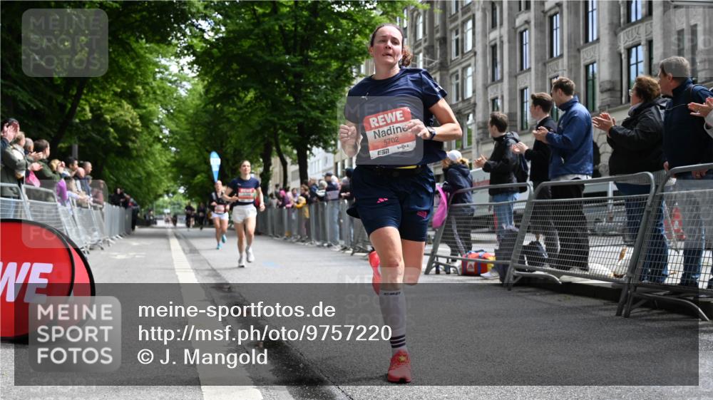 14.06.2026 - REWE Women's Run J. Mangold http://msf.ph/oto/9757220 14.06.2026 10:55:14 Ziel 5308, 5695, 5702 meine-sportfotos.de