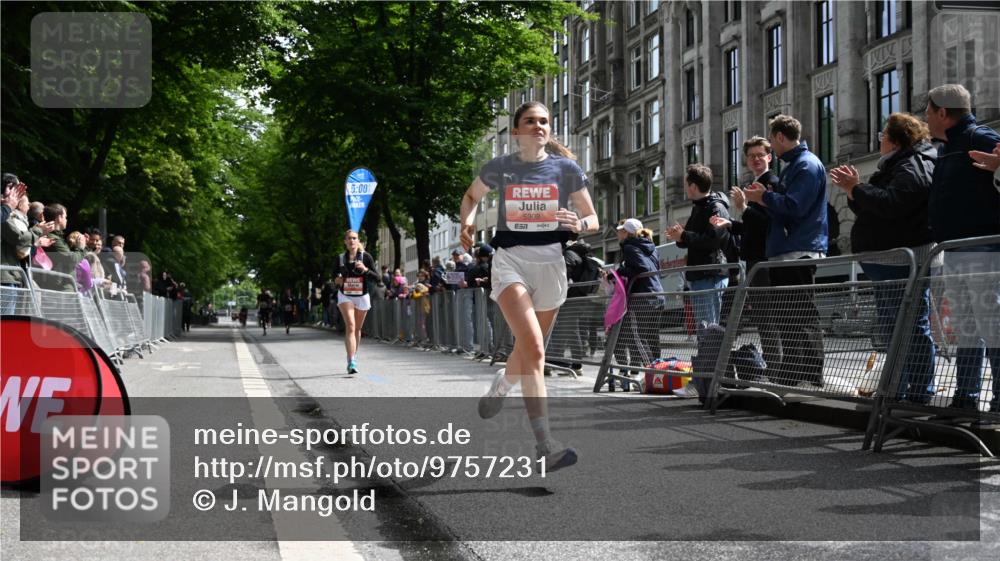 14.06.2026 - REWE Women's Run J. Mangold http://msf.ph/oto/9757231 14.06.2026 10:55:15 Ziel 5308, 5695, 5702 meine-sportfotos.de