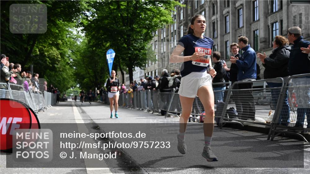 14.06.2026 - REWE Women's Run J. Mangold http://msf.ph/oto/9757233 14.06.2026 10:55:16 Ziel 5287, 5308, 5695, 5702 meine-sportfotos.de