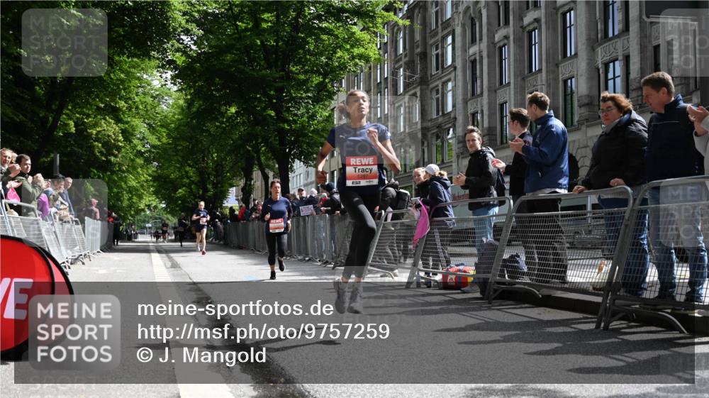 14.06.2026 - REWE Women's Run J. Mangold http://msf.ph/oto/9757259 14.06.2026 10:55:23 Ziel 5250, 5287, 6069 meine-sportfotos.de