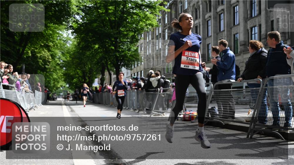 14.06.2026 - REWE Women's Run J. Mangold http://msf.ph/oto/9757261 14.06.2026 10:55:23 Ziel 5250, 5287, 6069 meine-sportfotos.de