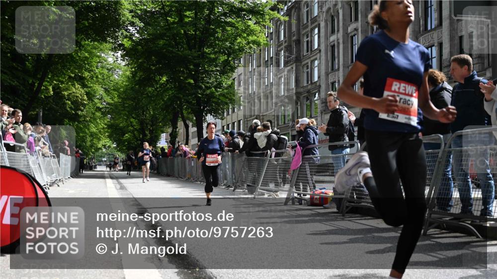 14.06.2026 - REWE Women's Run J. Mangold http://msf.ph/oto/9757263 14.06.2026 10:55:23 Ziel 5250, 5287, 6069 meine-sportfotos.de