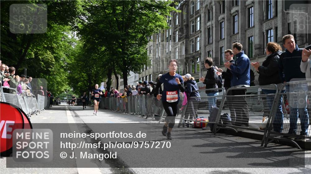 14.06.2026 - REWE Women's Run J. Mangold http://msf.ph/oto/9757270 14.06.2026 10:55:24 Ziel 5250, 5287, 6069 meine-sportfotos.de
