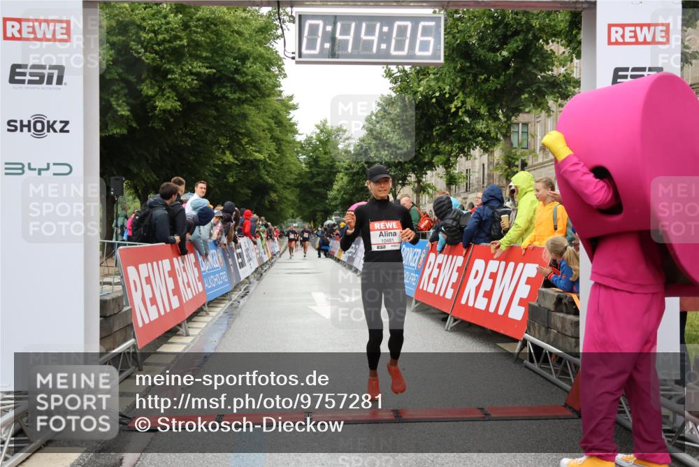 14.06.2026 - REWE Women's Run Strokosch-Dieckow http://msf.ph/oto/9757281 14.06.2026 09:44:29 Ziel 10245, 10481, 11447 meine-sportfotos.de