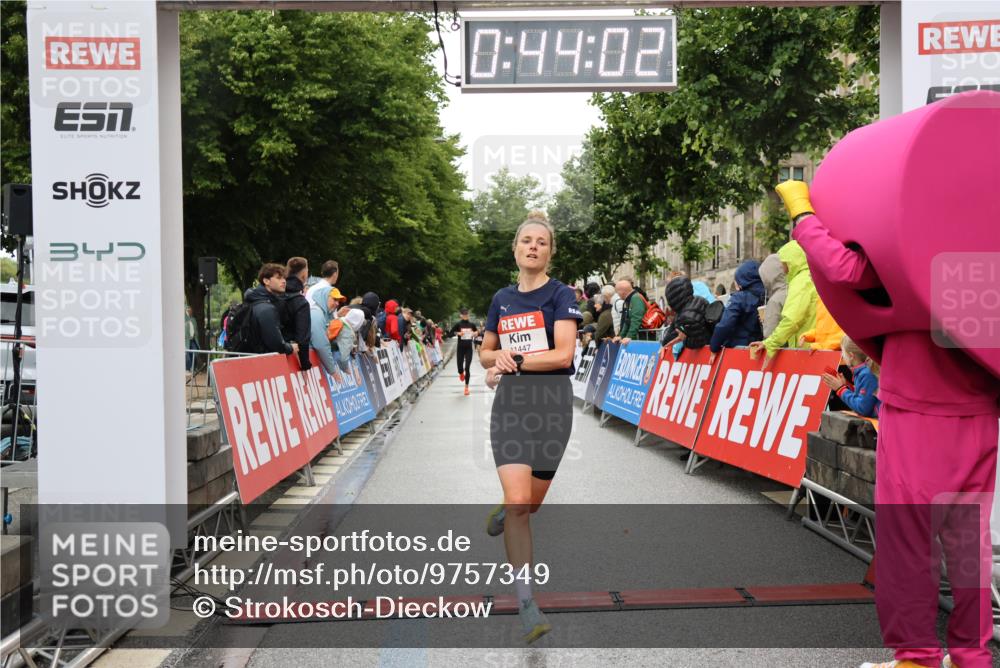 14.06.2026 - REWE Women's Run Strokosch-Dieckow http://msf.ph/oto/9757349 14.06.2026 09:44:25 Ziel 10245, 10481, 11447 meine-sportfotos.de