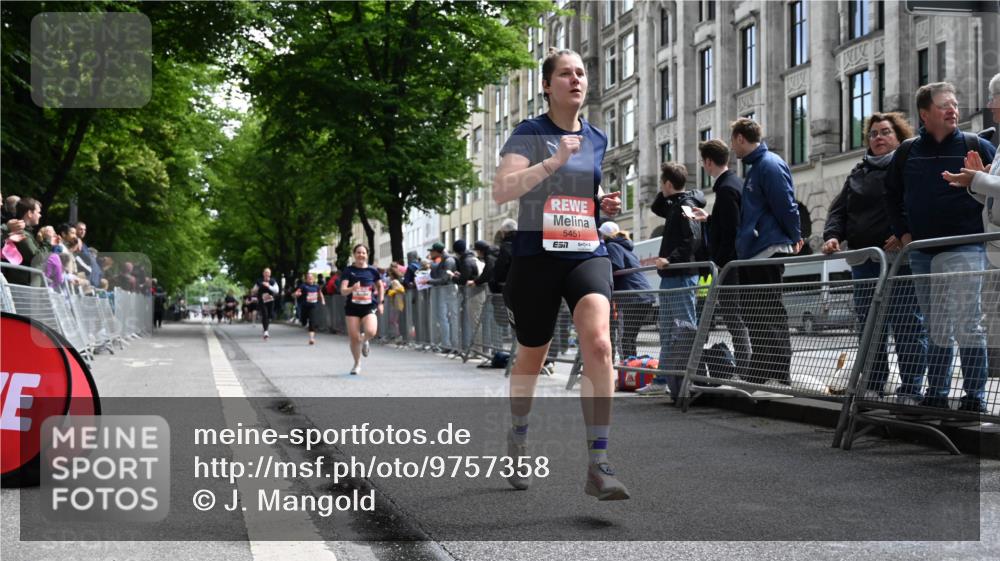 14.06.2026 - REWE Women's Run J. Mangold http://msf.ph/oto/9757358 14.06.2026 10:55:54 Ziel 5277, 5451, 5790, 5868 meine-sportfotos.de