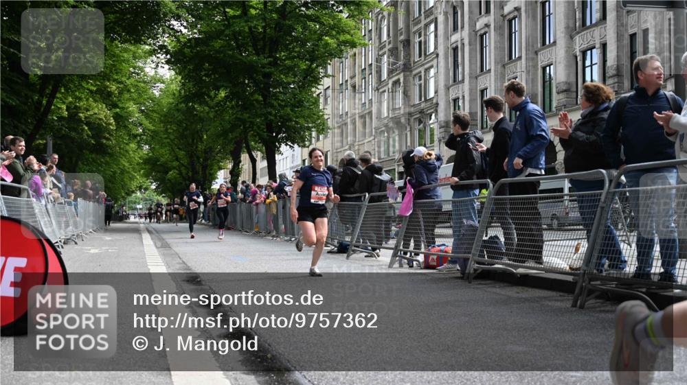 14.06.2026 - REWE Women's Run J. Mangold http://msf.ph/oto/9757362 14.06.2026 10:55:55 Ziel 5277, 5451, 5790, 5868 meine-sportfotos.de