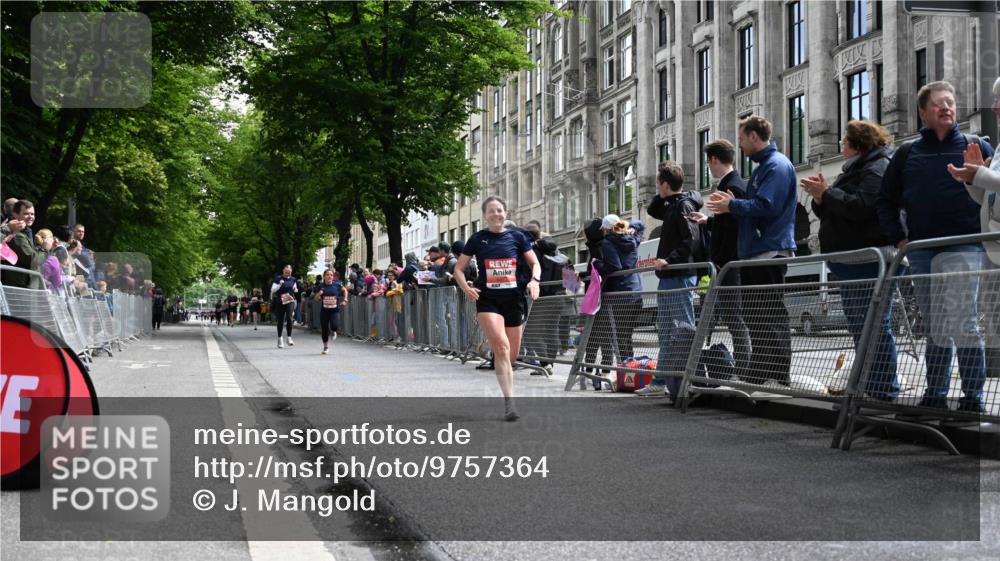 14.06.2026 - REWE Women's Run J. Mangold http://msf.ph/oto/9757364 14.06.2026 10:55:55 Ziel 5277, 5451, 5790, 5868 meine-sportfotos.de