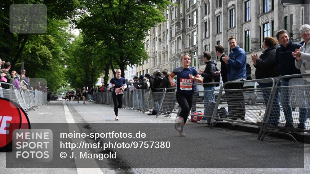 14.06.2026 - REWE Women's Run J. Mangold http://msf.ph/oto/9757380 14.06.2026 10:55:58 Ziel 5277, 5451, 5790, 5868 meine-sportfotos.de