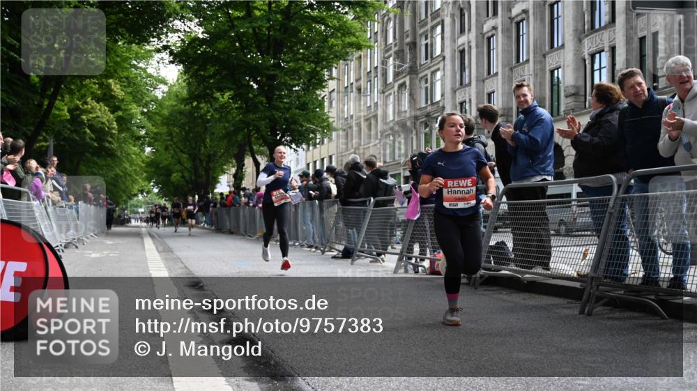 14.06.2026 - REWE Women's Run J. Mangold http://msf.ph/oto/9757383 14.06.2026 10:55:58 Ziel 5277, 5451, 5790, 5868 meine-sportfotos.de