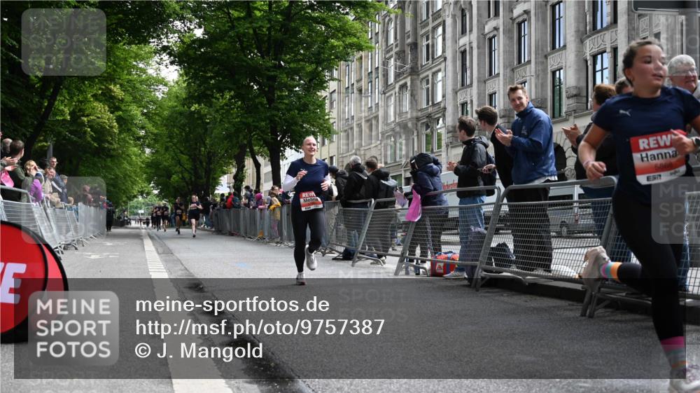 14.06.2026 - REWE Women's Run J. Mangold http://msf.ph/oto/9757387 14.06.2026 10:55:59 Ziel 5277, 5790, 5868 meine-sportfotos.de