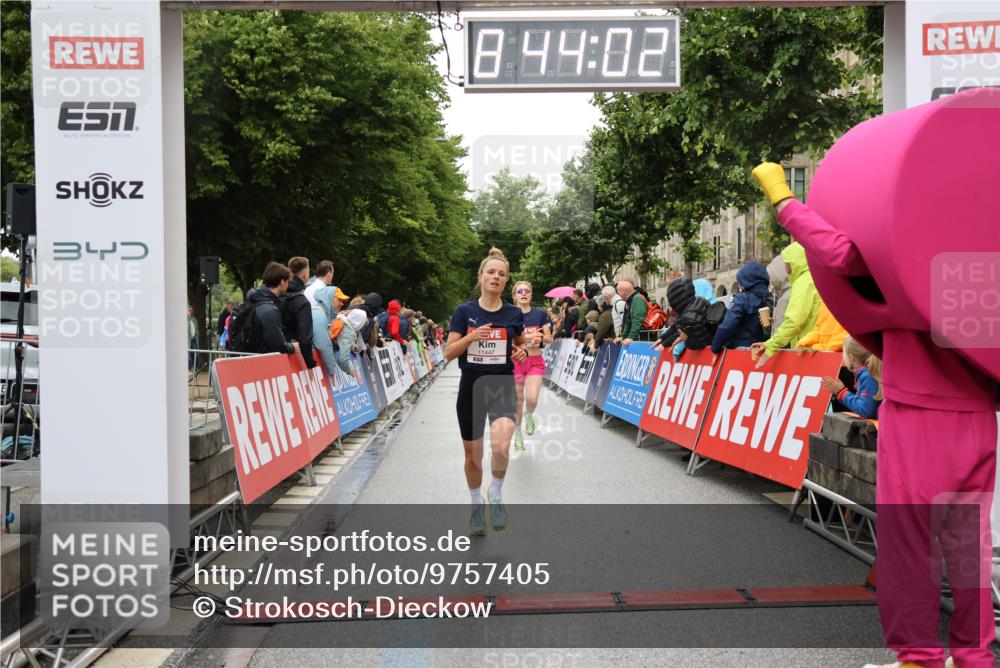 14.06.2026 - REWE Women's Run Strokosch-Dieckow http://msf.ph/oto/9757405 14.06.2026 09:44:24 Ziel 10245, 11447 meine-sportfotos.de