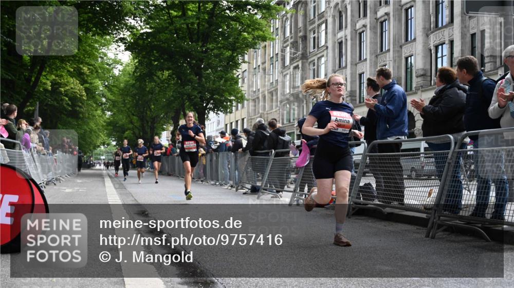 14.06.2026 - REWE Women's Run J. Mangold http://msf.ph/oto/9757416 14.06.2026 10:56:06 Ziel 5244, 5245, 5556, 5818 meine-sportfotos.de