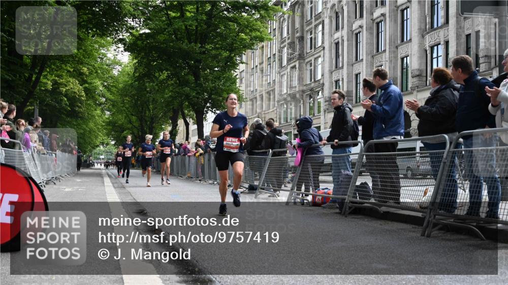 14.06.2026 - REWE Women's Run J. Mangold http://msf.ph/oto/9757419 14.06.2026 10:56:07 Ziel 5140, 5244, 5245, 5556, 5818 meine-sportfotos.de