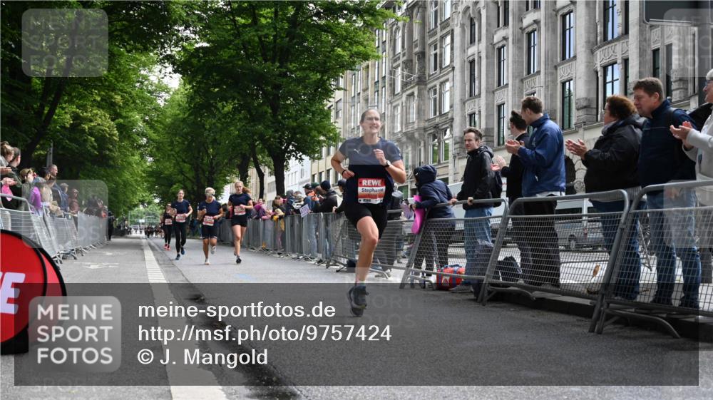 14.06.2026 - REWE Women's Run J. Mangold http://msf.ph/oto/9757424 14.06.2026 10:56:08 Ziel 5140, 5244, 5245, 5556, 5818 meine-sportfotos.de