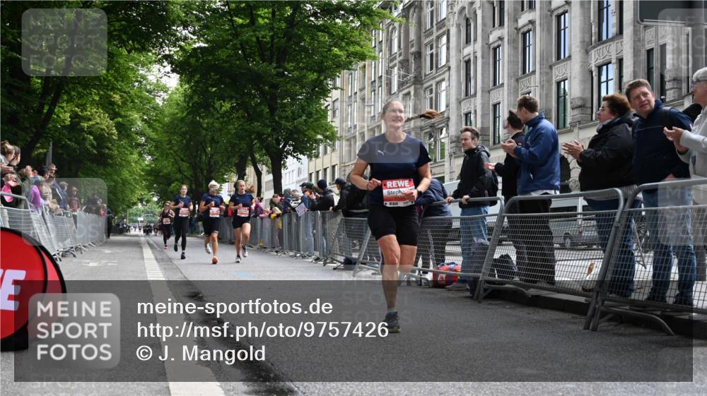 14.06.2026 - REWE Women's Run J. Mangold http://msf.ph/oto/9757426 14.06.2026 10:56:08 Ziel 5140, 5244, 5245, 5556, 5818 meine-sportfotos.de