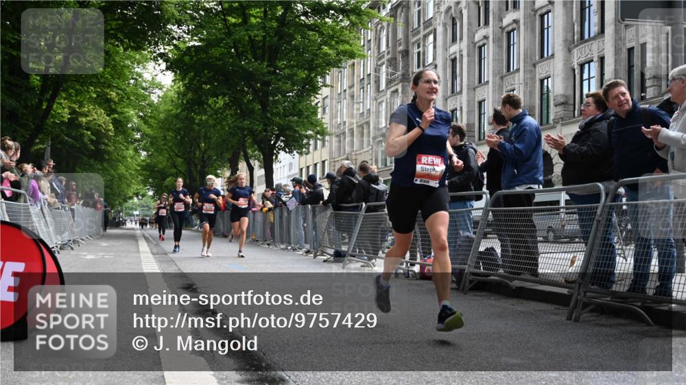 14.06.2026 - REWE Women's Run J. Mangold http://msf.ph/oto/9757429 14.06.2026 10:56:08 Ziel 5140, 5244, 5245, 5556, 5818 meine-sportfotos.de