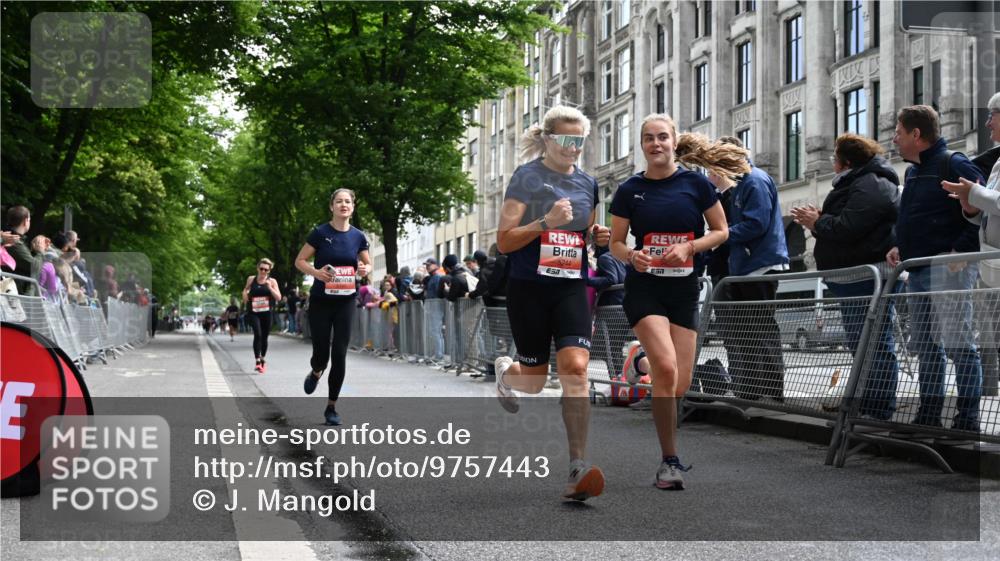 14.06.2026 - REWE Women's Run J. Mangold http://msf.ph/oto/9757443 14.06.2026 10:56:12 Ziel 5140, 5244, 5245, 5556, 5953 meine-sportfotos.de