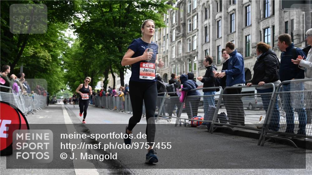 14.06.2026 - REWE Women's Run J. Mangold http://msf.ph/oto/9757455 14.06.2026 10:56:13 Ziel 5140, 5244, 5245, 5953 meine-sportfotos.de
