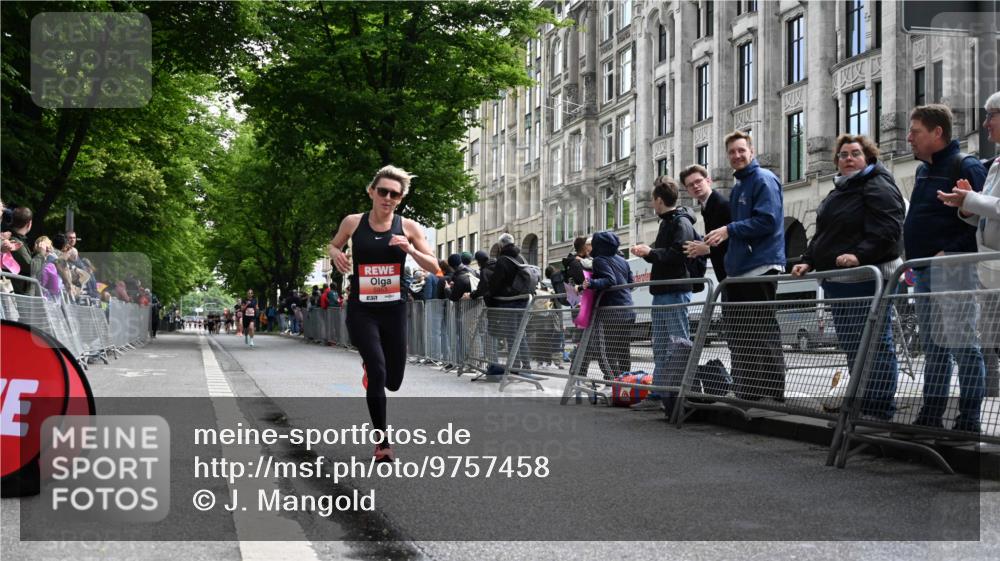 14.06.2026 - REWE Women's Run J. Mangold http://msf.ph/oto/9757458 14.06.2026 10:56:15 Ziel 5140, 5244, 5245, 5953 meine-sportfotos.de