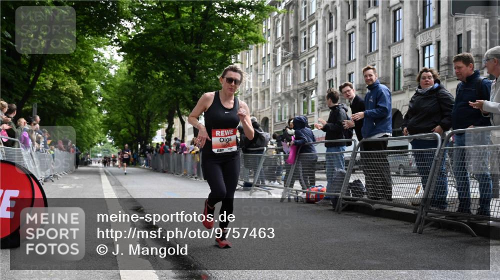 14.06.2026 - REWE Women's Run J. Mangold http://msf.ph/oto/9757463 14.06.2026 10:56:15 Ziel 5140, 5244, 5245, 5953 meine-sportfotos.de