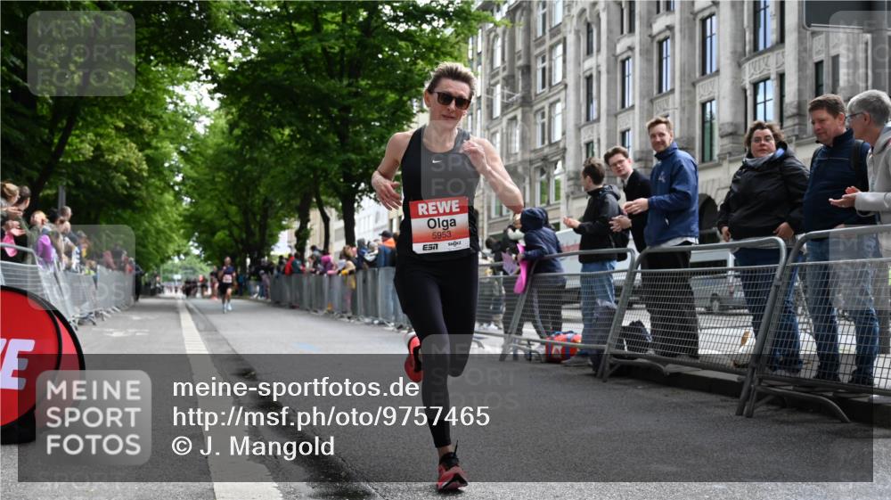 14.06.2026 - REWE Women's Run J. Mangold http://msf.ph/oto/9757465 14.06.2026 10:56:15 Ziel 5140, 5244, 5245, 5953 meine-sportfotos.de