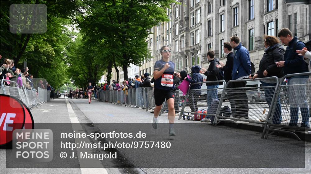 14.06.2026 - REWE Women's Run J. Mangold http://msf.ph/oto/9757480 14.06.2026 10:56:22 Ziel 5945 meine-sportfotos.de