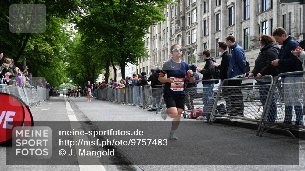 14.06.2026 - REWE Women's Run J. Mangold http://msf.ph/oto/9757483 14.06.2026 10:56:22 Ziel 5945 meine-sportfotos.de