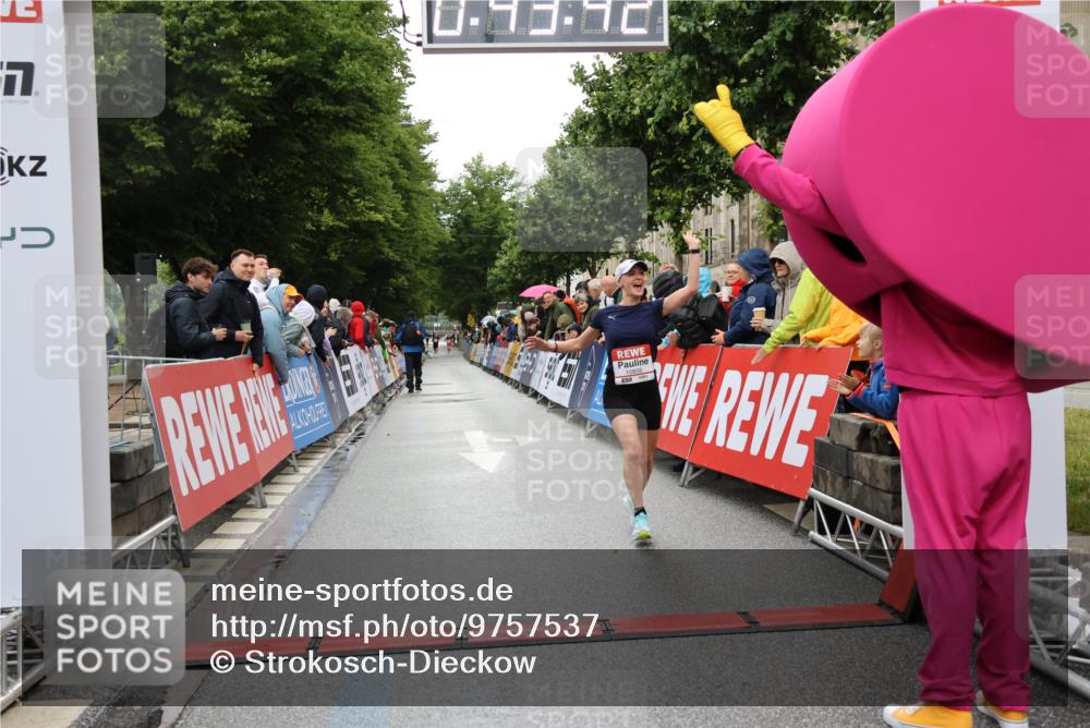 14.06.2026 - REWE Women's Run Strokosch-Dieckow http://msf.ph/oto/9757537 14.06.2026 09:44:04 Ziel 10859, 11296 meine-sportfotos.de