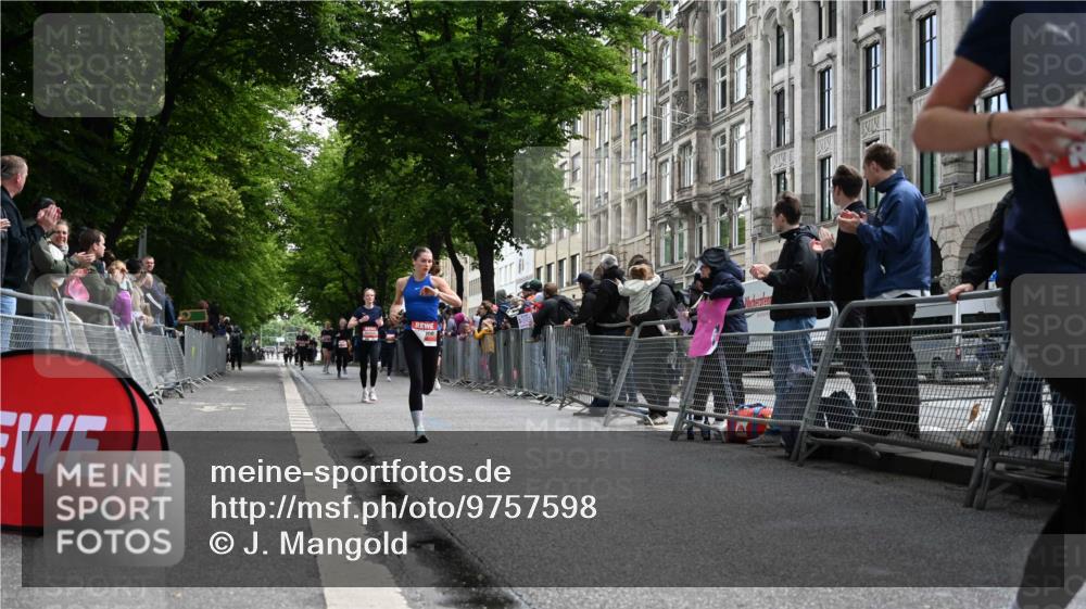 14.06.2026 - REWE Women's Run J. Mangold http://msf.ph/oto/9757598 14.06.2026 10:56:47 Ziel 5209, 5218, 5552, 5640, 5964 meine-sportfotos.de