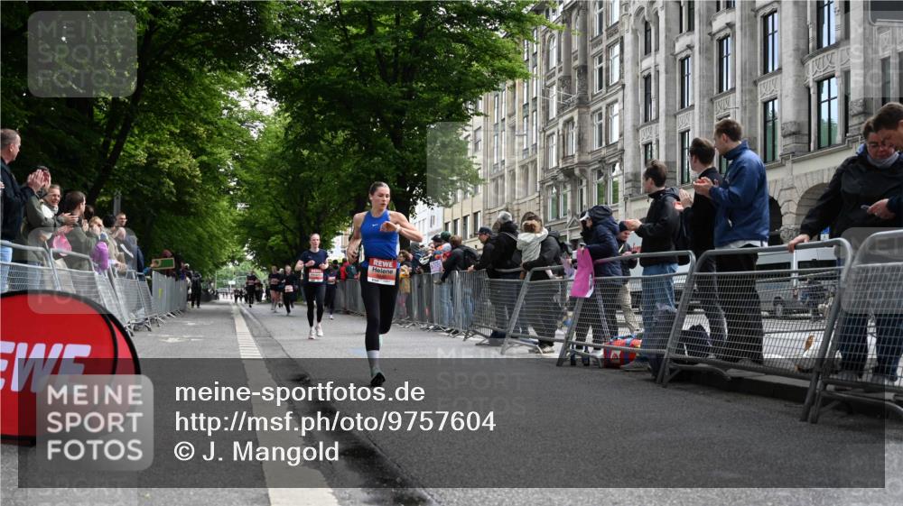 14.06.2026 - REWE Women's Run J. Mangold http://msf.ph/oto/9757604 14.06.2026 10:56:47 Ziel 5209, 5218, 5552, 5640, 5964 meine-sportfotos.de