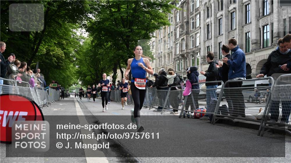 14.06.2026 - REWE Women's Run J. Mangold http://msf.ph/oto/9757611 14.06.2026 10:56:48 Ziel 5209, 5218, 5552, 5640, 5964 meine-sportfotos.de