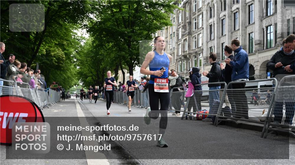14.06.2026 - REWE Women's Run J. Mangold http://msf.ph/oto/9757617 14.06.2026 10:56:48 Ziel 5209, 5218, 5552, 5640, 5964 meine-sportfotos.de