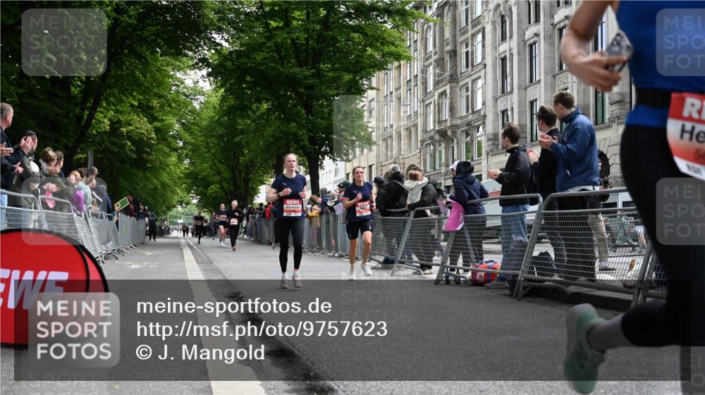 14.06.2026 - REWE Women's Run J. Mangold http://msf.ph/oto/9757623 14.06.2026 10:56:49 Ziel 5209, 5218, 5552, 5640, 5872, 5964 meine-sportfotos.de