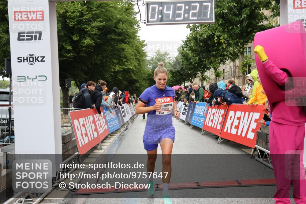 14.06.2026 - REWE Women's Run Strokosch-Dieckow http://msf.ph/oto/9757647 14.06.2026 09:43:50 Ziel 10848, 11508 meine-sportfotos.de