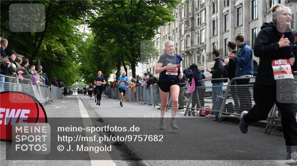 14.06.2026 - REWE Women's Run J. Mangold http://msf.ph/oto/9757682 14.06.2026 10:56:56 Ziel 5048, 5333, 5500, 5683, 5804, 5872 meine-sportfotos.de
