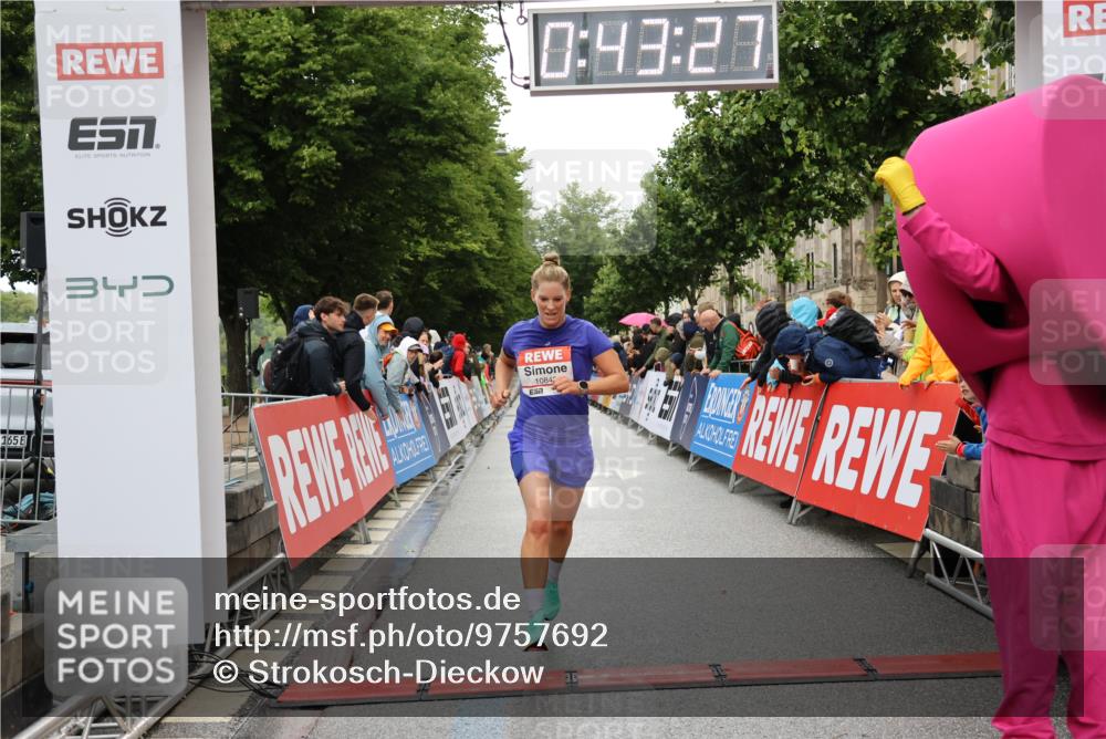14.06.2026 - REWE Women's Run Strokosch-Dieckow http://msf.ph/oto/9757692 14.06.2026 09:43:49 Ziel 10848, 11508 meine-sportfotos.de