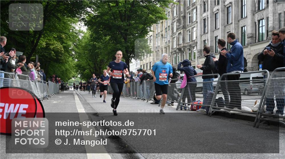 14.06.2026 - REWE Women's Run J. Mangold http://msf.ph/oto/9757701 14.06.2026 10:56:59 Ziel 5048, 5333, 5500, 5683, 5804, 5872, 5913, 5933 meine-sportfotos.de