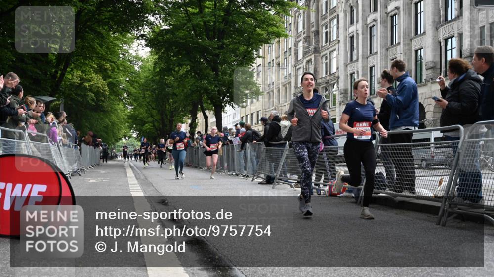 14.06.2026 - REWE Women's Run J. Mangold http://msf.ph/oto/9757754 14.06.2026 10:57:04 Ziel 5006, 5333, 5753, 5913, 5933 meine-sportfotos.de
