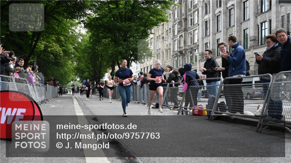 14.06.2026 - REWE Women's Run J. Mangold http://msf.ph/oto/9757763 14.06.2026 10:57:06 Ziel 5006, 5228, 5753, 5913, 5933 meine-sportfotos.de