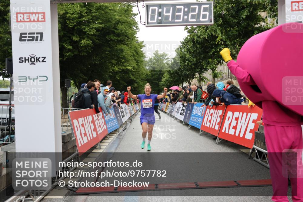 14.06.2026 - REWE Women's Run Strokosch-Dieckow http://msf.ph/oto/9757782 14.06.2026 09:43:49 Ziel 10848, 11508 meine-sportfotos.de