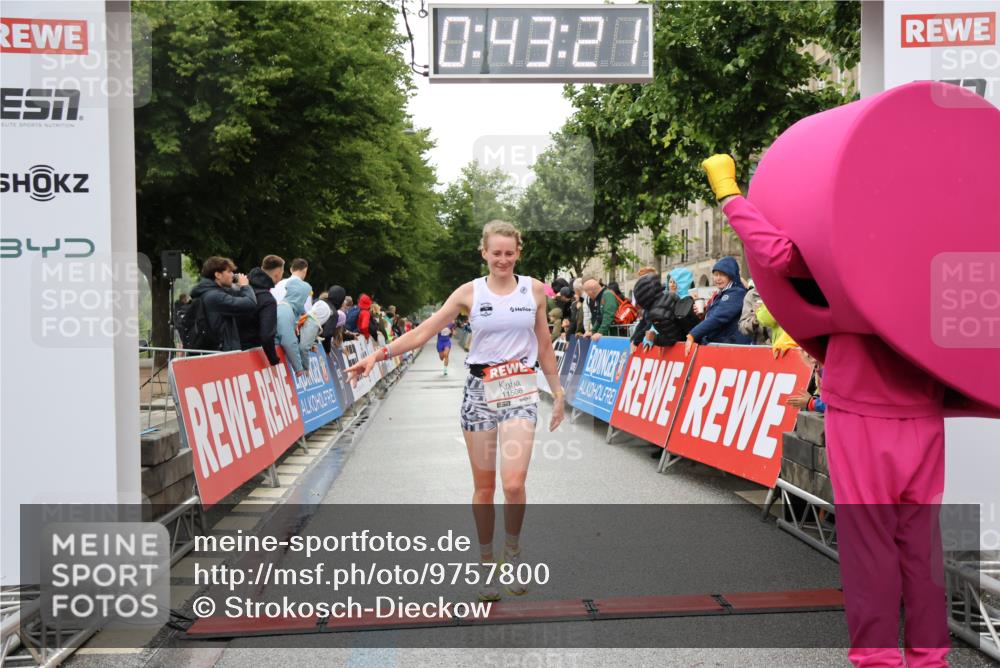 14.06.2026 - REWE Women's Run Strokosch-Dieckow http://msf.ph/oto/9757800 14.06.2026 09:43:44 Ziel 10402, 11508 meine-sportfotos.de