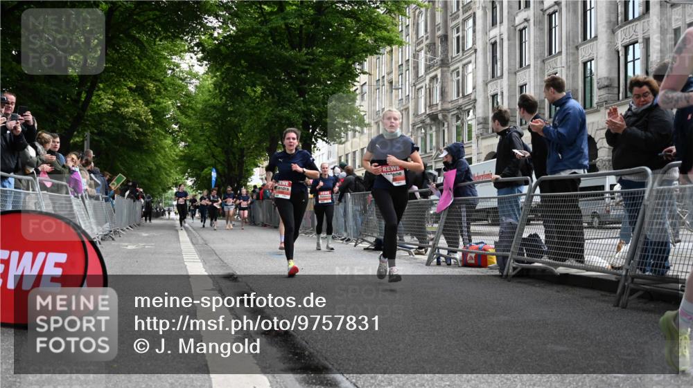 14.06.2026 - REWE Women's Run J. Mangold http://msf.ph/oto/9757831 14.06.2026 10:57:12 Ziel 5006, 5202, 5228, 5499, 5806, 5924 meine-sportfotos.de