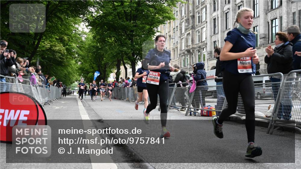 14.06.2026 - REWE Women's Run J. Mangold http://msf.ph/oto/9757841 14.06.2026 10:57:13 Ziel 5202, 5228, 5255, 5499, 5806, 5924 meine-sportfotos.de
