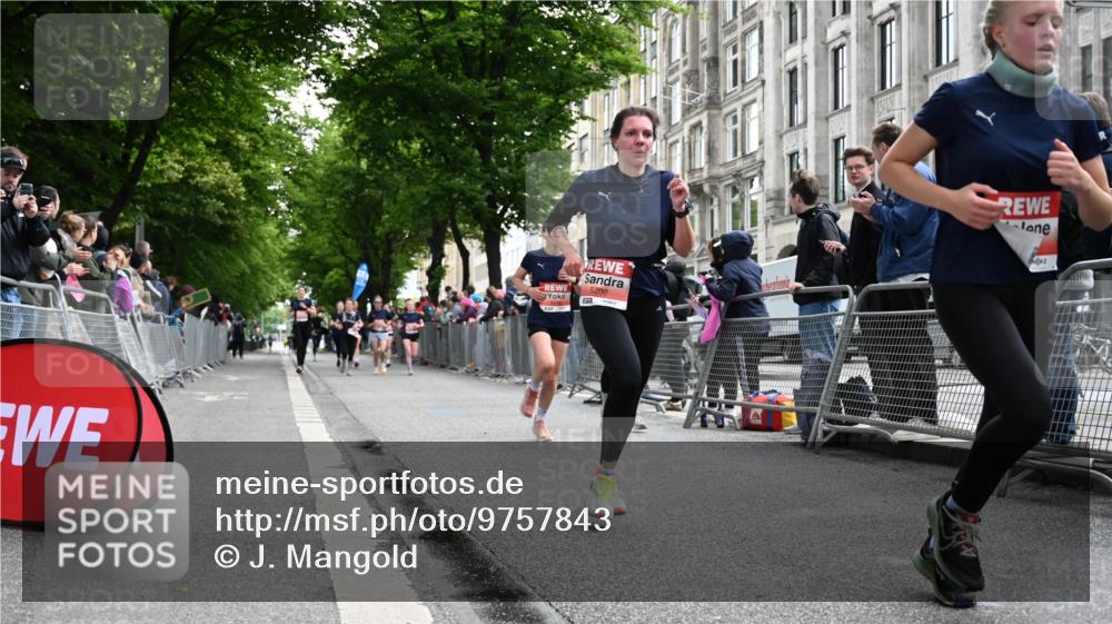 14.06.2026 - REWE Women's Run J. Mangold http://msf.ph/oto/9757843 14.06.2026 10:57:13 Ziel 5202, 5228, 5255, 5499, 5806, 5924 meine-sportfotos.de