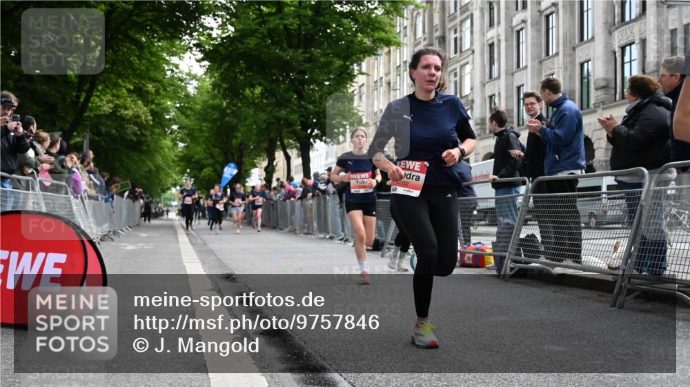 14.06.2026 - REWE Women's Run J. Mangold http://msf.ph/oto/9757846 14.06.2026 10:57:13 Ziel 5202, 5228, 5255, 5499, 5806, 5924 meine-sportfotos.de